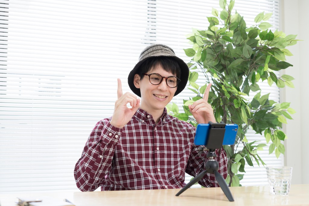スマホでライブ配信 ライバー YouTuber イメージ